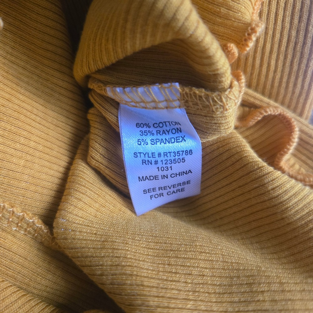 HEART & HIPS Women Mustard Yellow Ribbed Button Up Lettuce Hem Cropped Top M NWT - Picture 4 of 4